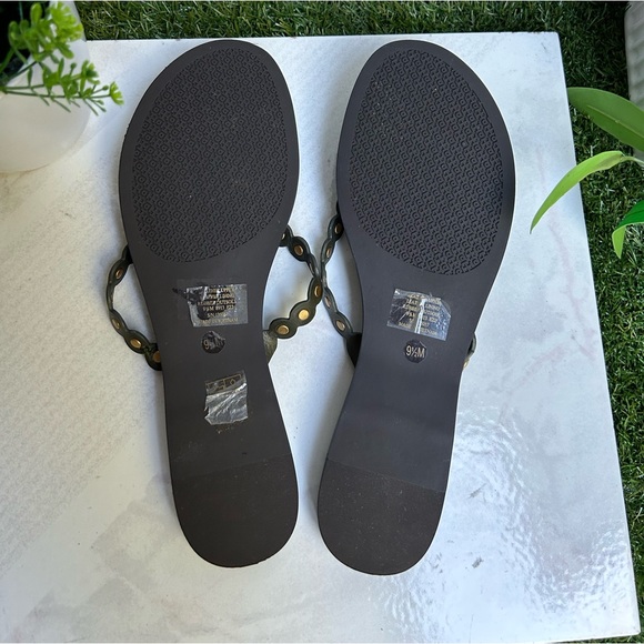 TORY BURCH BENTON SCALLOPED
SANDALS THONGS IN LECCIO GREEN BRASS women size 9.5 - Picture 16 of 17